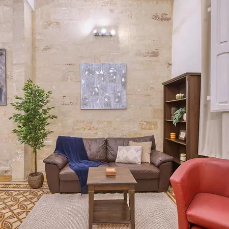 Authentic Maltese 3br Steps From Seafront & Ferries *