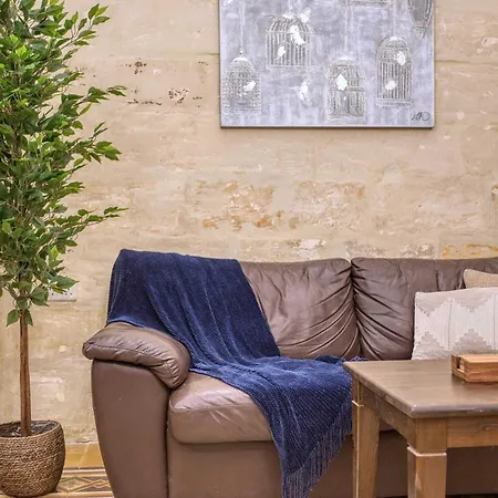 Authentic Maltese 3br Steps From Seafront & Ferries