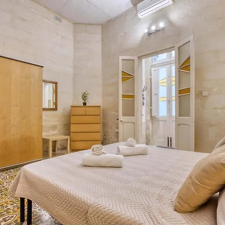 Authentic Maltese 3br Steps From Seafront & Ferries * 슬리에마