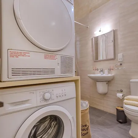 Authentic Maltese 3br Steps From Seafront & Ferries * 슬리에마