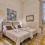 Apartament Authentic Maltese 3br Steps From Seafront & Ferries Sliema