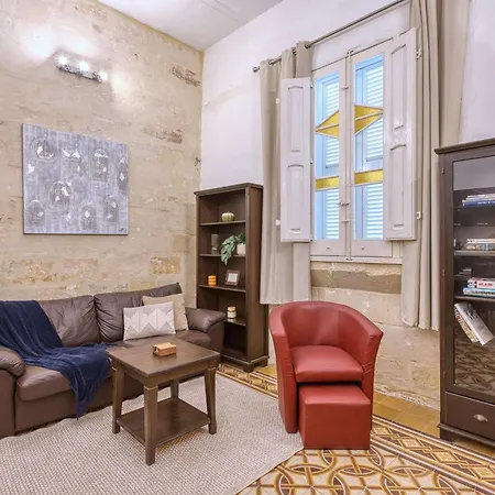 Authentic Maltese 3br Steps From Seafront & Ferries Apartman *