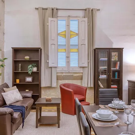 Authentic Maltese 3br Steps From Seafront & Ferries