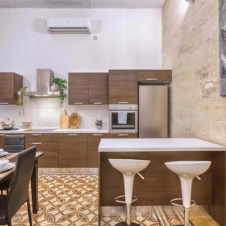 Apartman Authentic Maltese 3br Steps From Seafront & Ferries