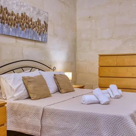 Apartman Authentic Maltese 3br Steps From Seafront & Ferries *