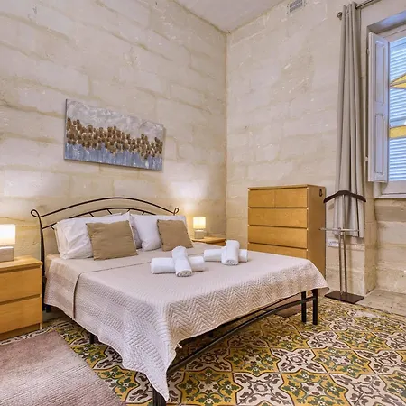 Authentic Maltese 3br Steps From Seafront & Ferries