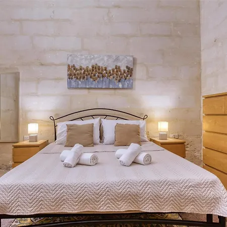 Apartman Authentic Maltese 3br Steps From Seafront & Ferries