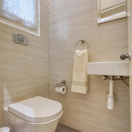 Apartman Authentic Maltese 3br Steps From Seafront & Ferries