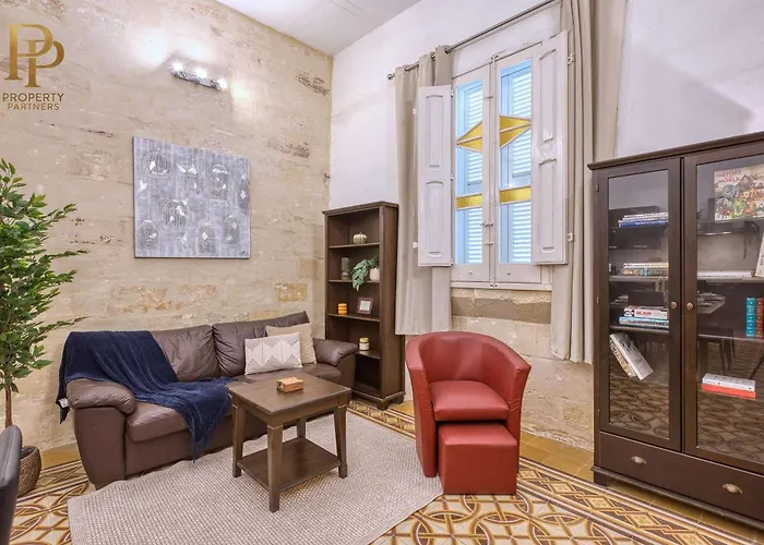 Authentic Maltese 3br Steps From Seafront & Ferries Apartman *