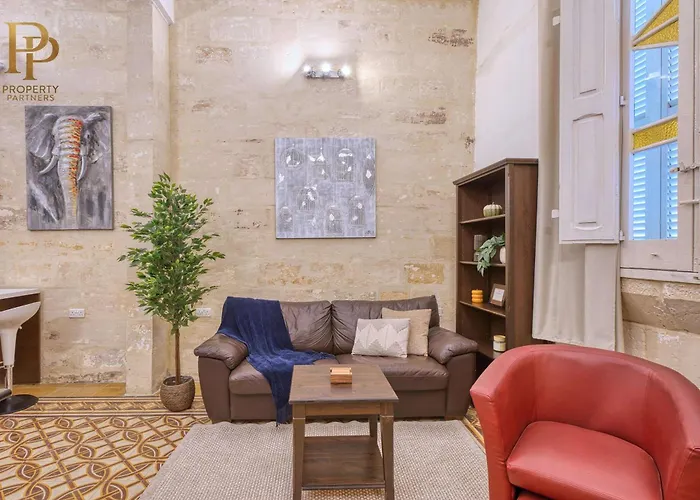 Authentic Maltese 3br Steps From Seafront & Ferries *