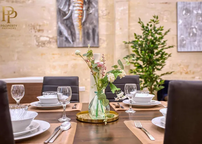 Authentic Maltese 3br Steps From Seafront & Ferries Apartman