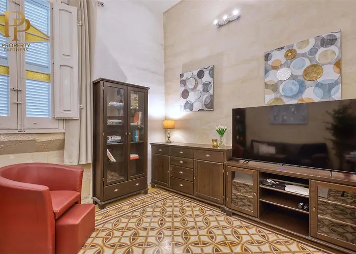 Authentic Maltese 3br Steps From Seafront & Ferries Apartman *