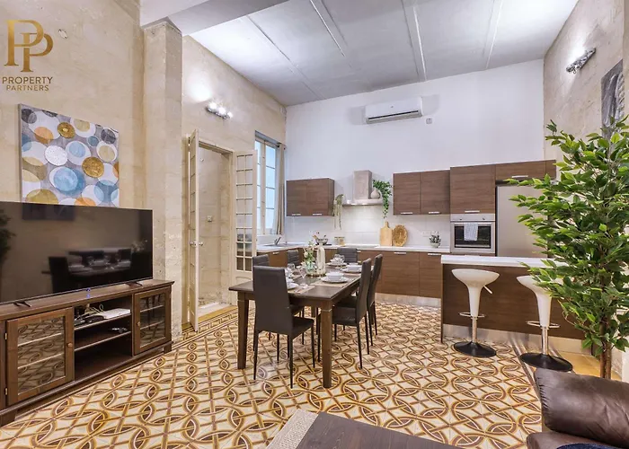 Authentic Maltese 3br Steps From Seafront & Ferries *