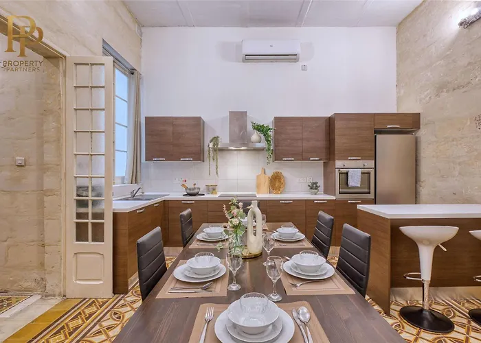 Apartman Authentic Maltese 3br Steps From Seafront & Ferries