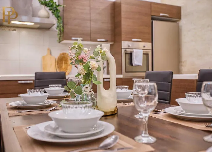 Authentic Maltese 3br Steps From Seafront & Ferries Sliema