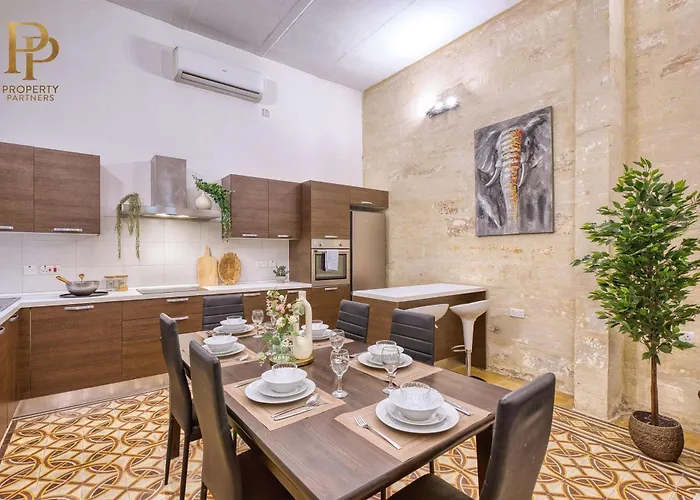 Authentic Maltese 3br Steps From Seafront & Ferries