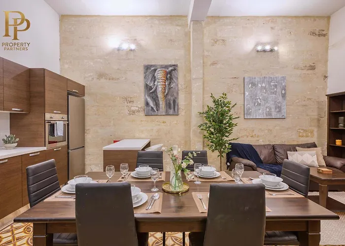 Authentic Maltese 3br Steps From Seafront & Ferries Apartman