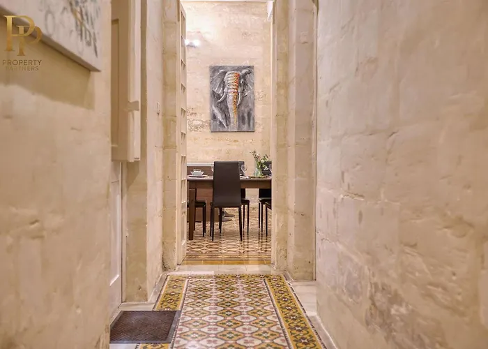 Apartman Authentic Maltese 3br Steps From Seafront & Ferries Sliema