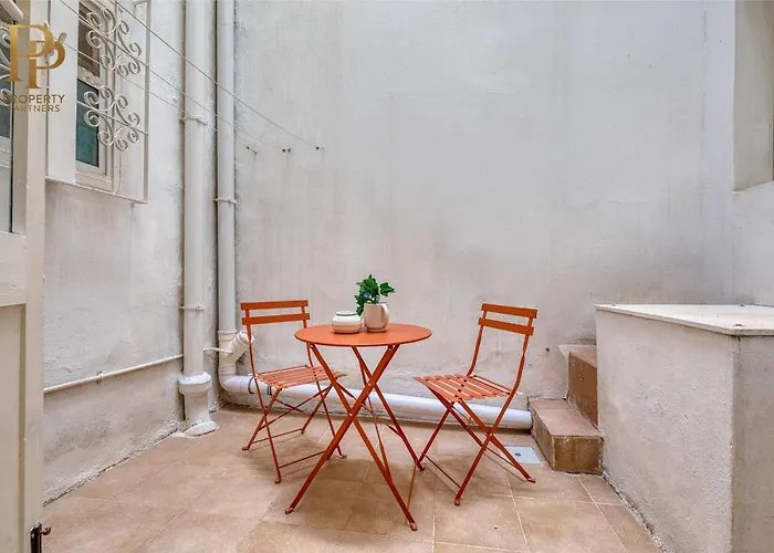 Apartman Authentic Maltese 3br Steps From Seafront & Ferries Sliema