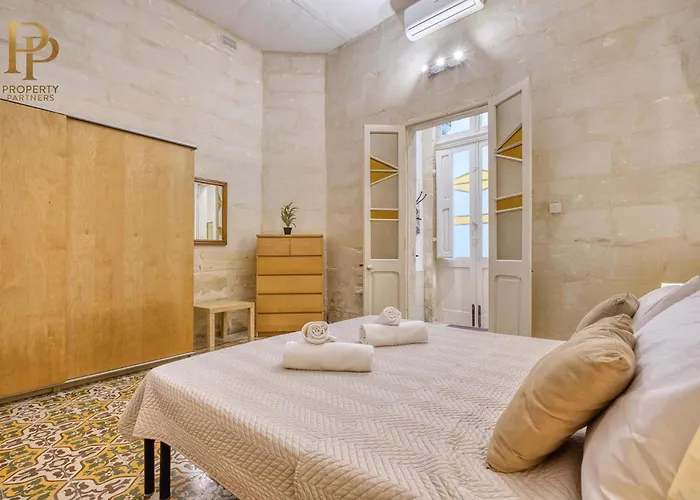 Authentic Maltese 3br Steps From Seafront & Ferries * Sliema