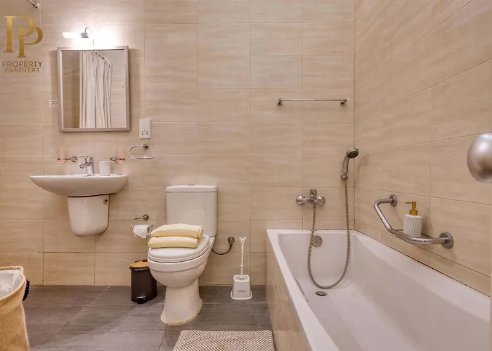 Apartman Authentic Maltese 3br Steps From Seafront & Ferries Sliema