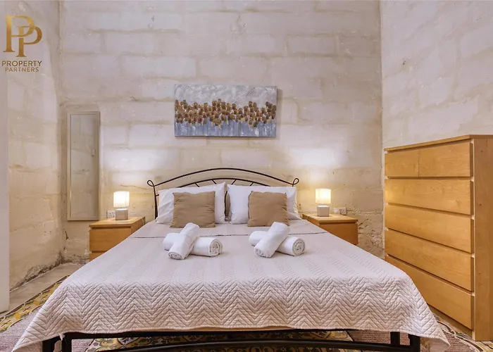 Apartman Authentic Maltese 3br Steps From Seafront & Ferries