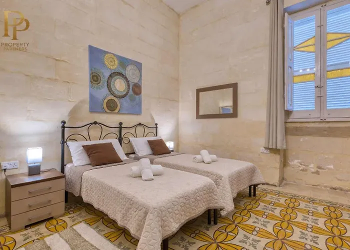 Apartman Authentic Maltese 3br Steps From Seafront & Ferries Sliema