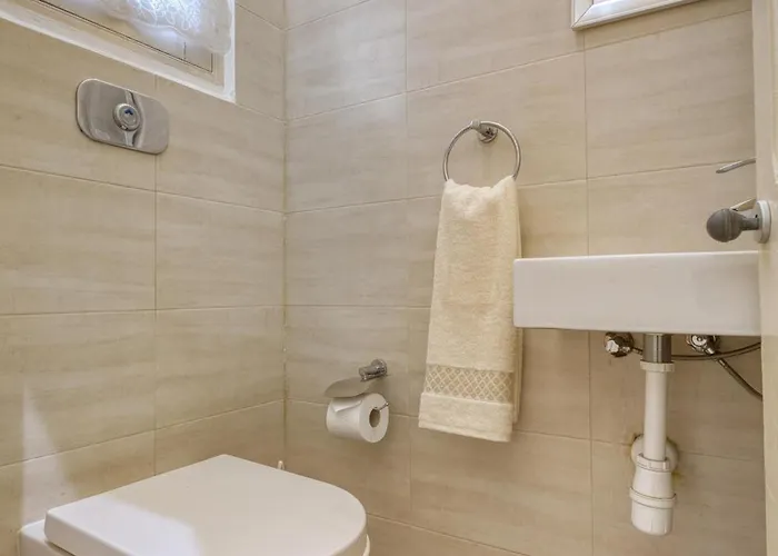 Apartman Authentic Maltese 3br Steps From Seafront & Ferries