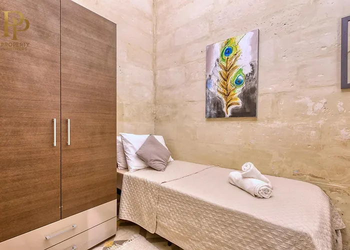 Apartman Authentic Maltese 3br Steps From Seafront & Ferries