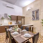 Authentic Maltese 3br Steps From Seafront & Ferries