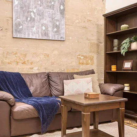Authentic Maltese 3br Steps From Seafront & Ferries Apartment Sliema