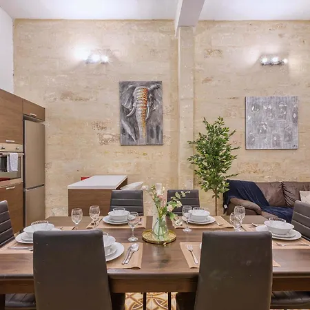Authentic Maltese 3br Steps From Seafront & Ferries Apartment